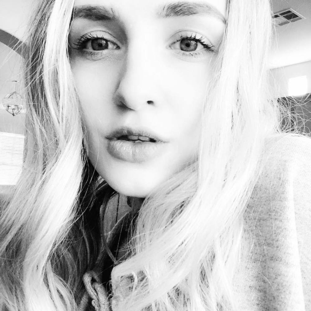 Meet your Posher, Alona